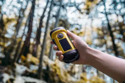 Solar and Crank LED Waterproof Flashlight, Handheld, Solar Powered